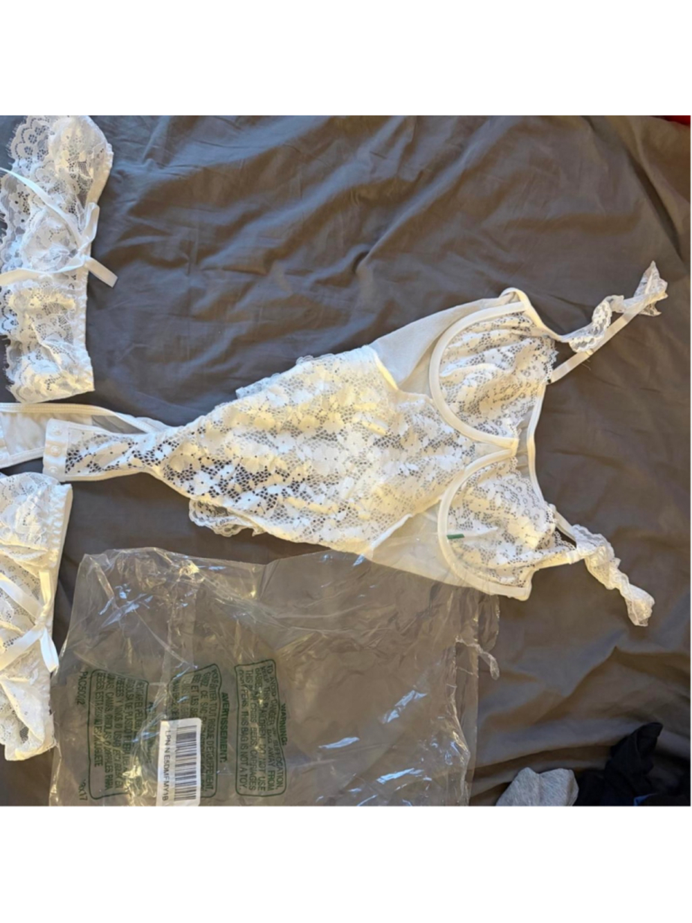 White lace lingerie set with floral pattern, size XL